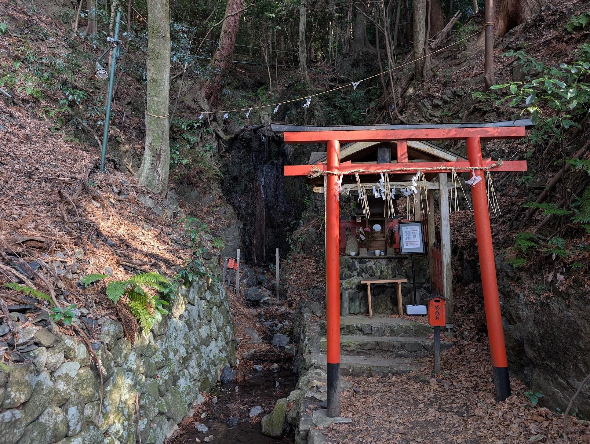 天龍白蛇弁財天與如意輪の滝