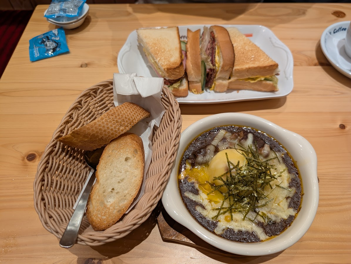 ビーフシチュー&ポークとたまごトースト