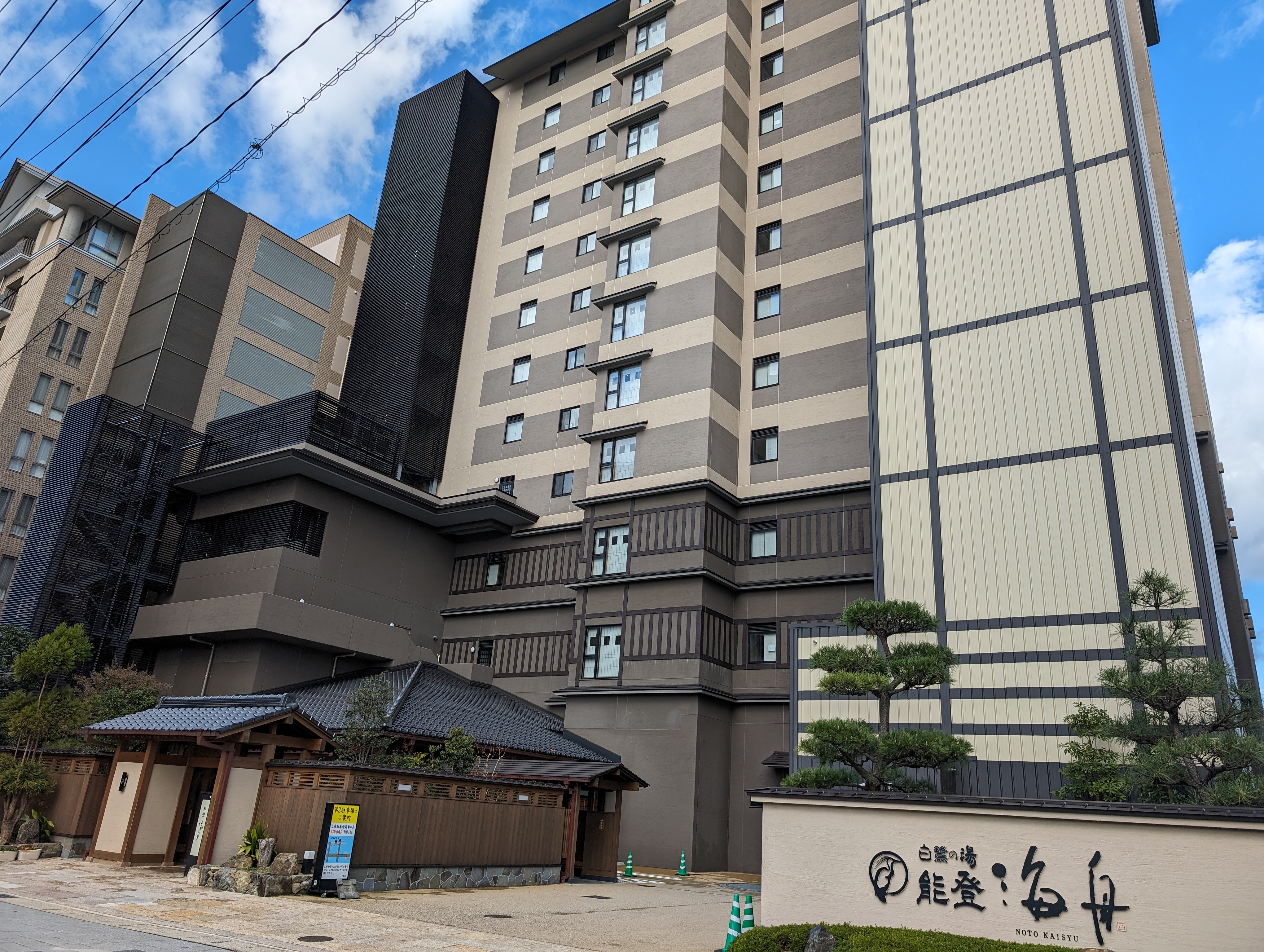 隔天拍的旅館門口