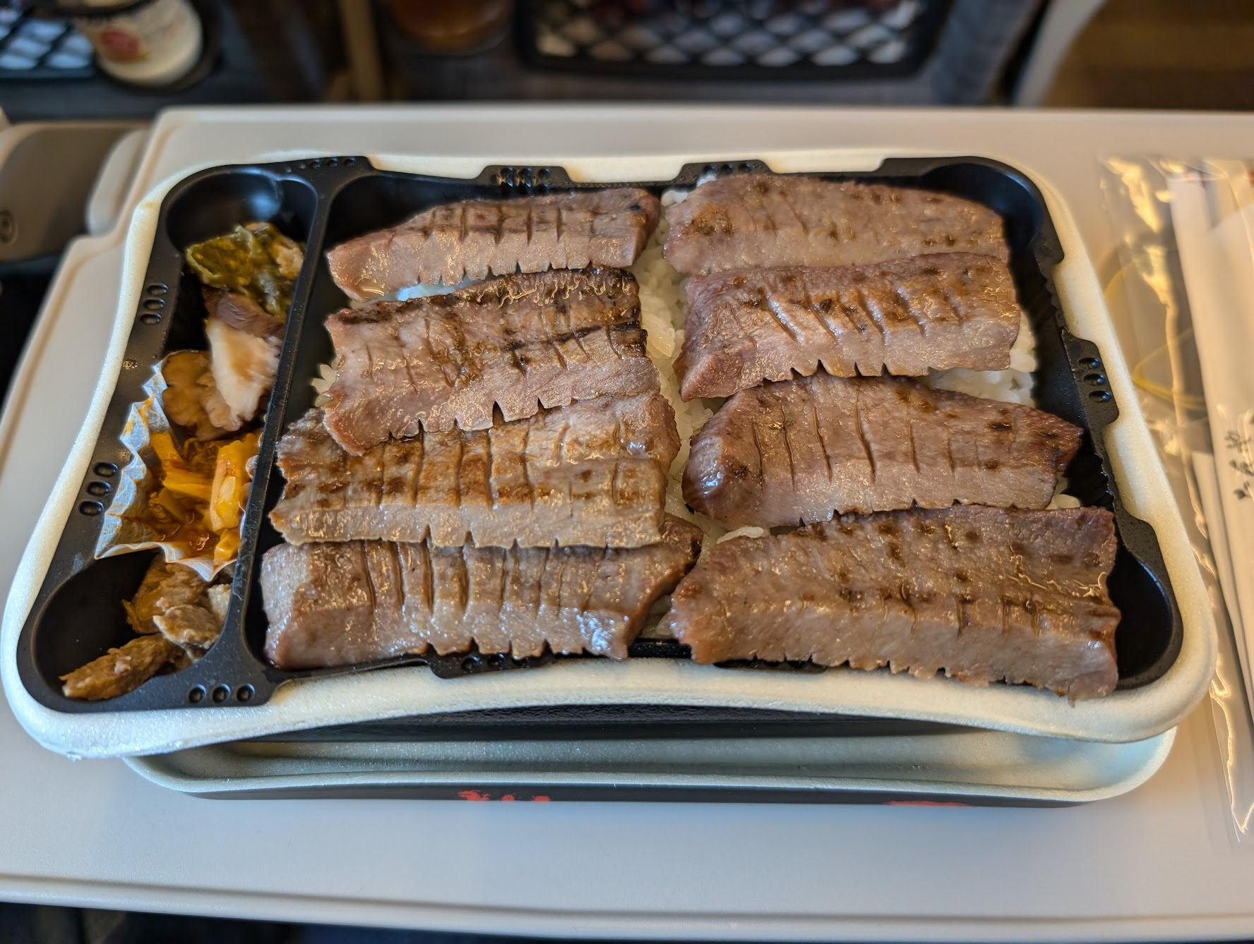 たんや善治郎 特上厚切り牛たん弁