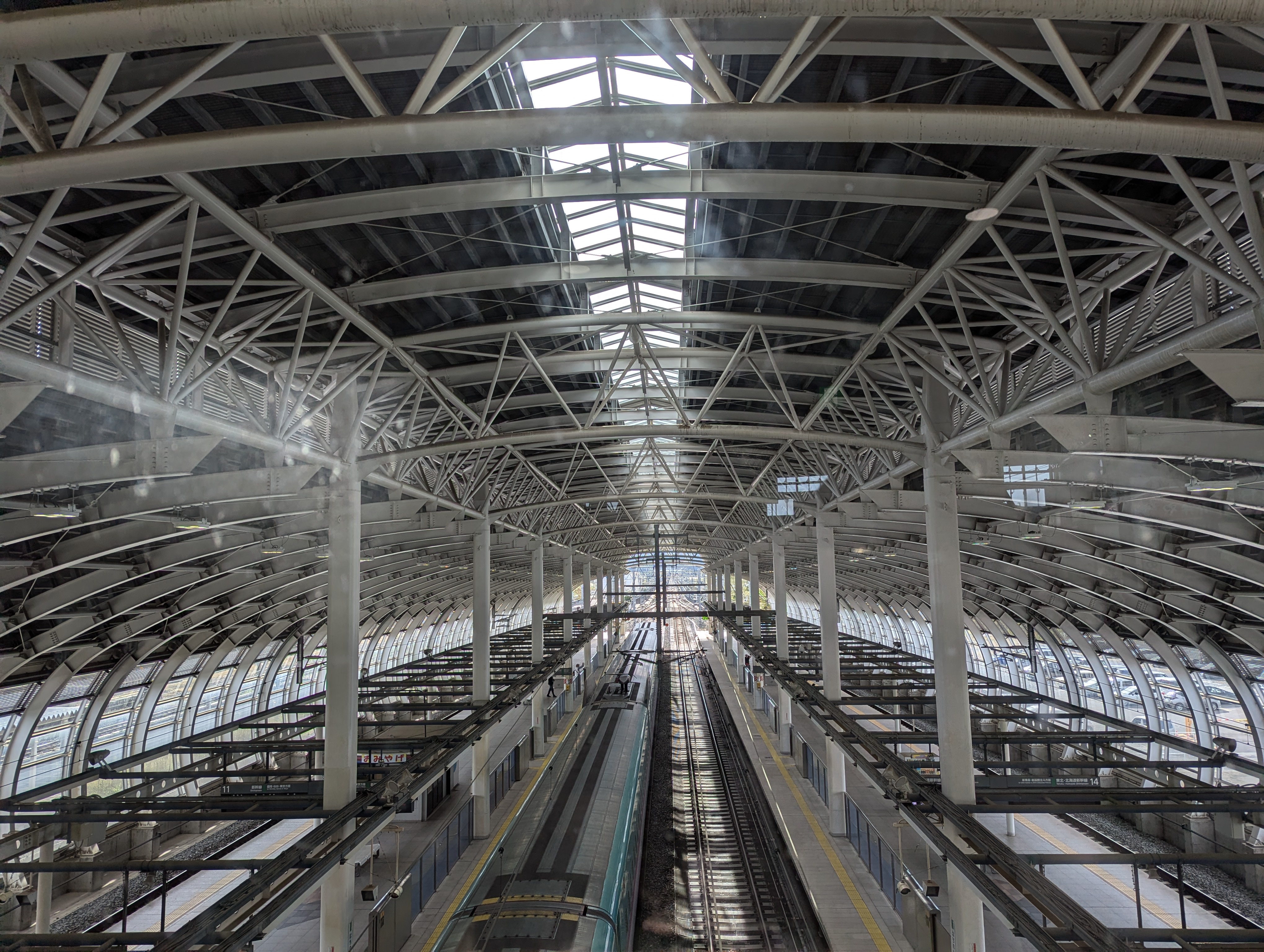 観光案内所內可以拍車站